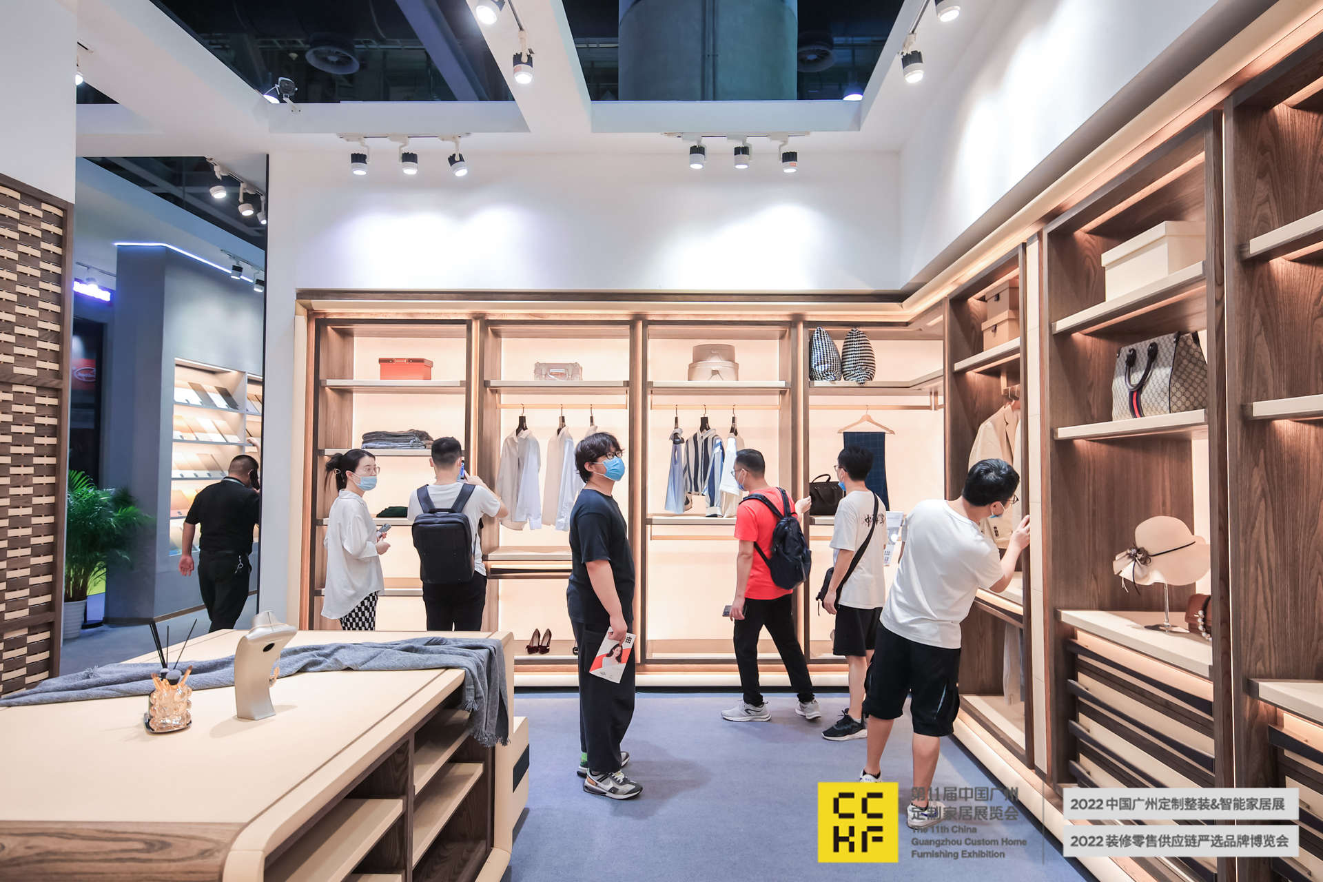 合生雅居木皮整装强势出圈第11届定制家居展,“小整装·大定制”一站式搞定 合生雅居木皮整装强势出圈第11届定制家居展,“小整装·大定制”一站式搞定