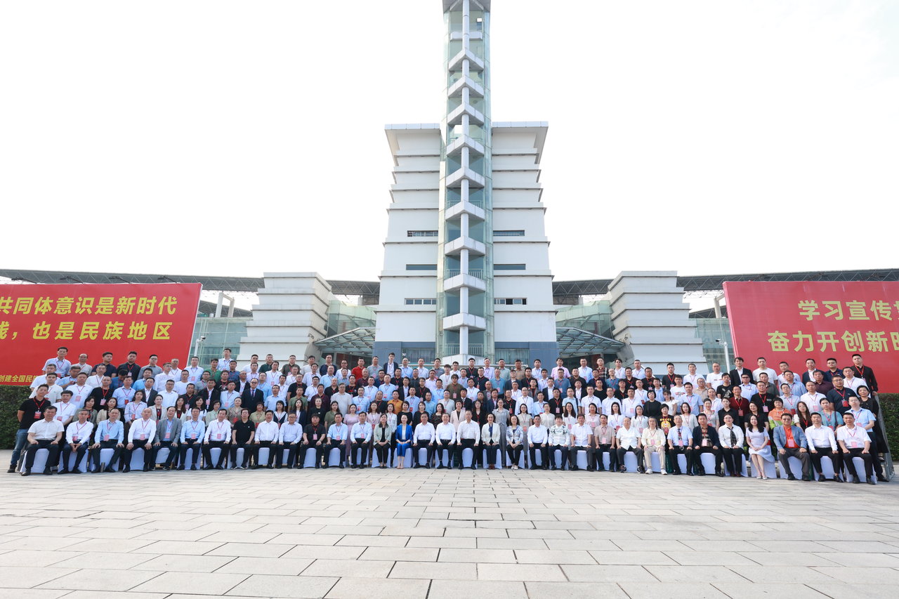合生雅居高端板木定制受邀参加中国家具协会第七届四次理事会 合生雅居高端板木定制受邀参加中国家具协会第七届四次理事会