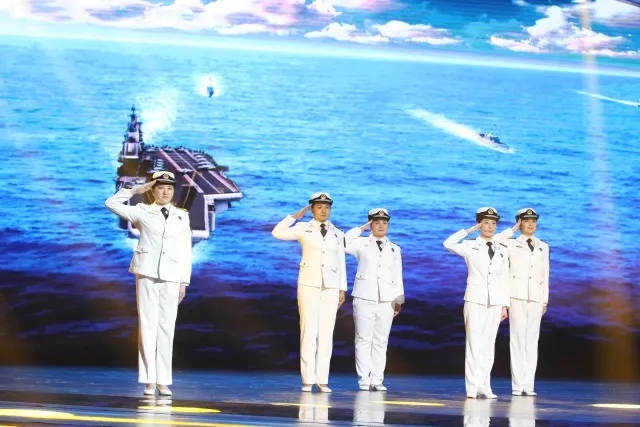 (辽宁舰上的第一代女兵做客《欢乐中国人2》)