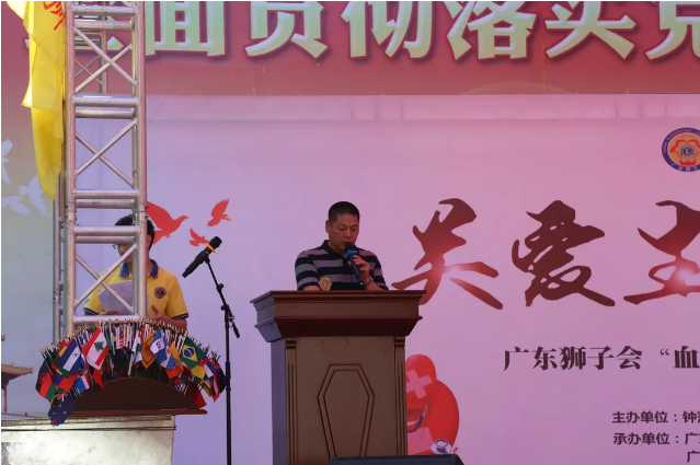 白云区钟落潭镇党委委员副镇长许焯波先生上台致词